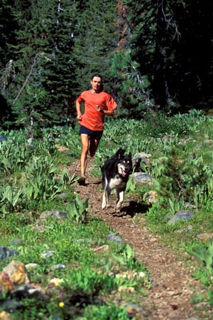 Scott Jurek s'entraîne avec son chien Tonto