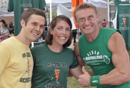 Matt Frazier et deux autres personnes, équipe sportive