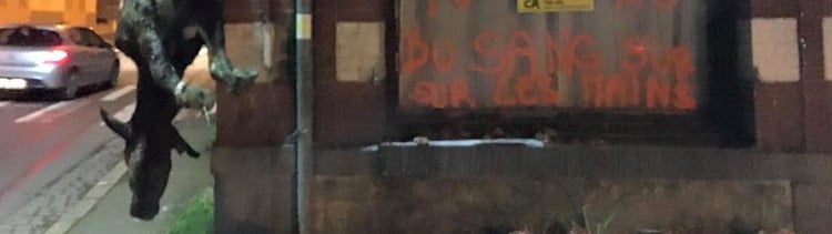 Bannière Manifestations d'éleveurs : des animaux morts jetés ou suspendus