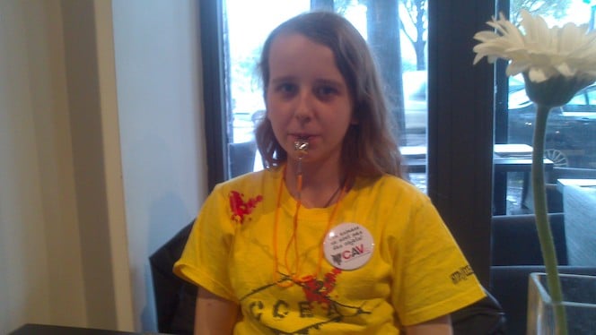 Emilie avant une manifestation anti-corrida